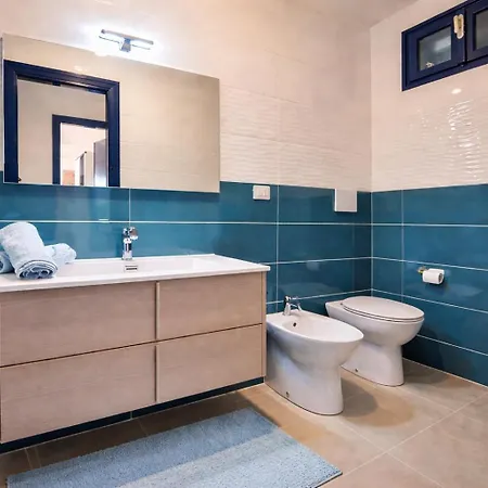 Villa Il Gabbiano A Few Minutes Walk From The Sea
